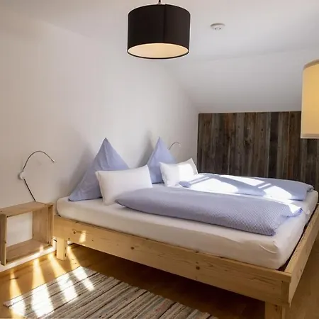 Singer Apartment Wackersberg